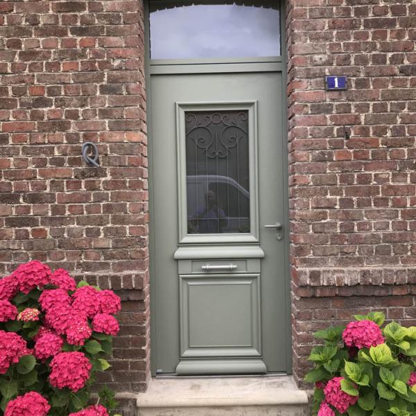 Porte d'entrée HELIOPOLIS aluminium Bel'm 80 RAL 7033 à Lieu Saint Amand